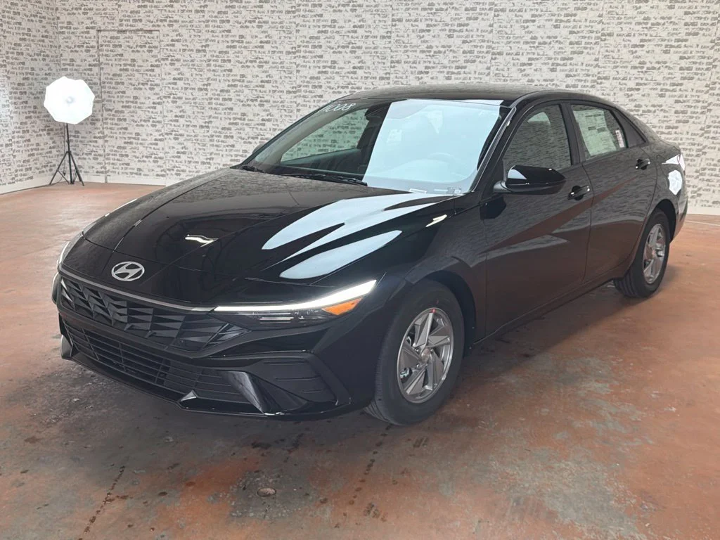 New 2026 Abyss Black Hyundai SE image 3