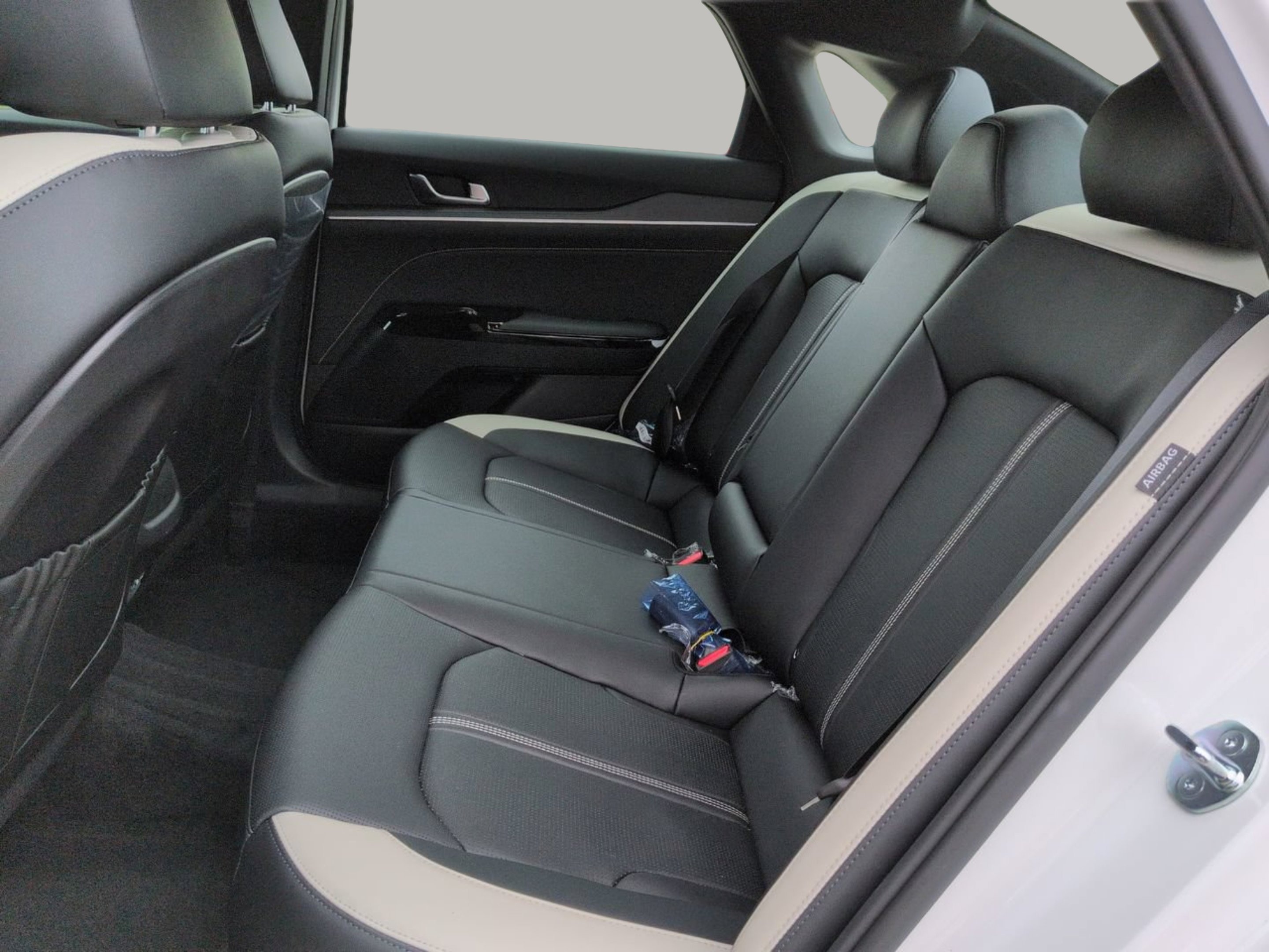 New 2026 Snow White Pearl Kia GT-Line FWD image 30