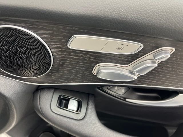 Used 2022 White Mercedes-Benz GLC 300 image 25