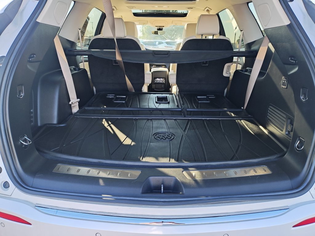 Used 2022 White Buick Avenir image 9