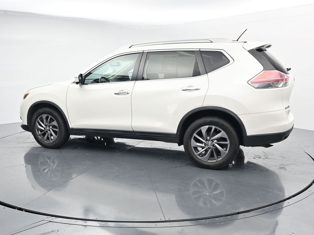 Used 2016 White Nissan SL image 5