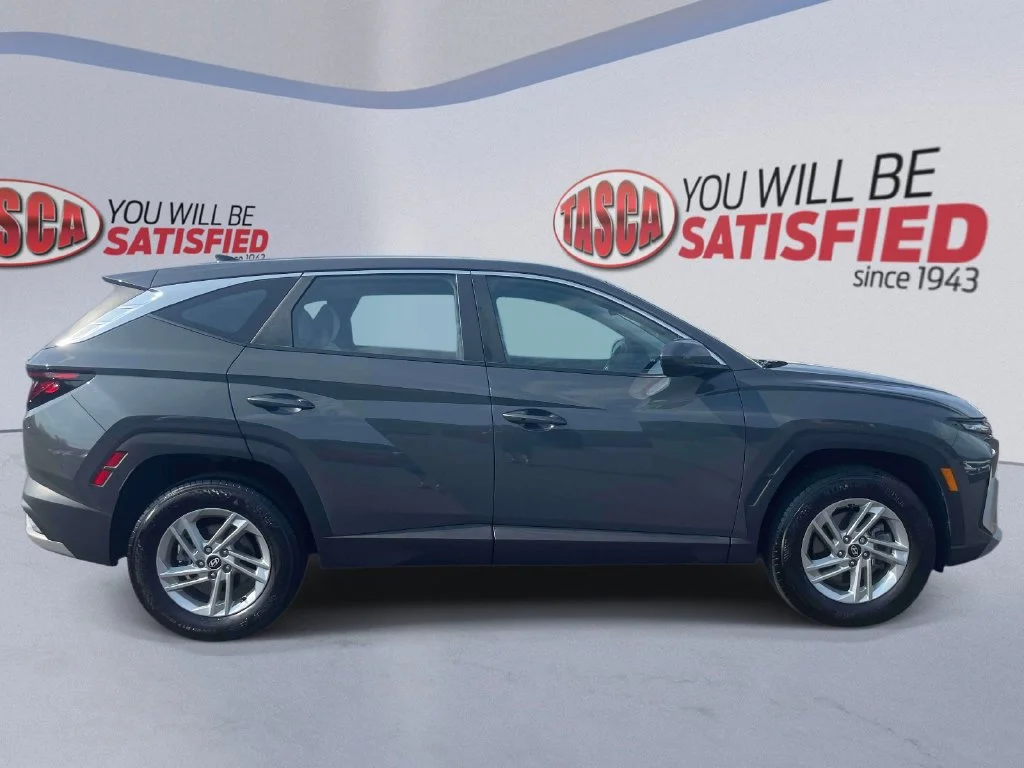 Certified Used 2025 Gray Hyundai SE image 5