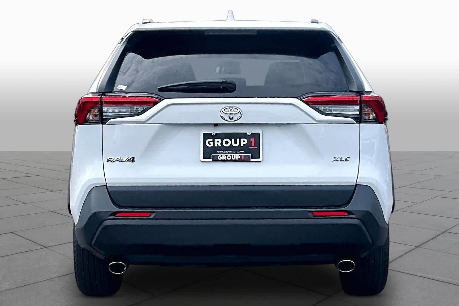 Used 2025 Ice Cap Toyota XLE image 9