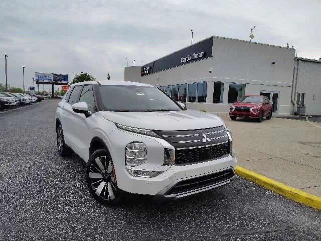 2026 Mitsubishi Outlander SE FWD's photo