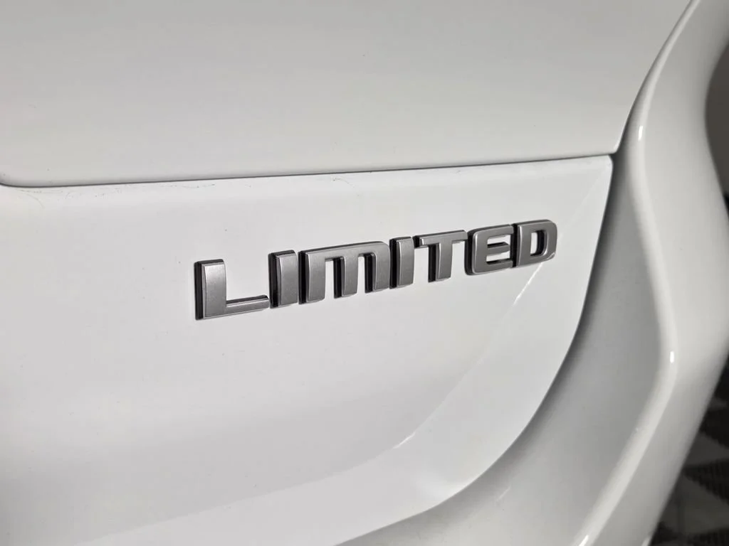New 2026 Bright White Clear-Coat Exterior Paint Jeep Limited image 29
