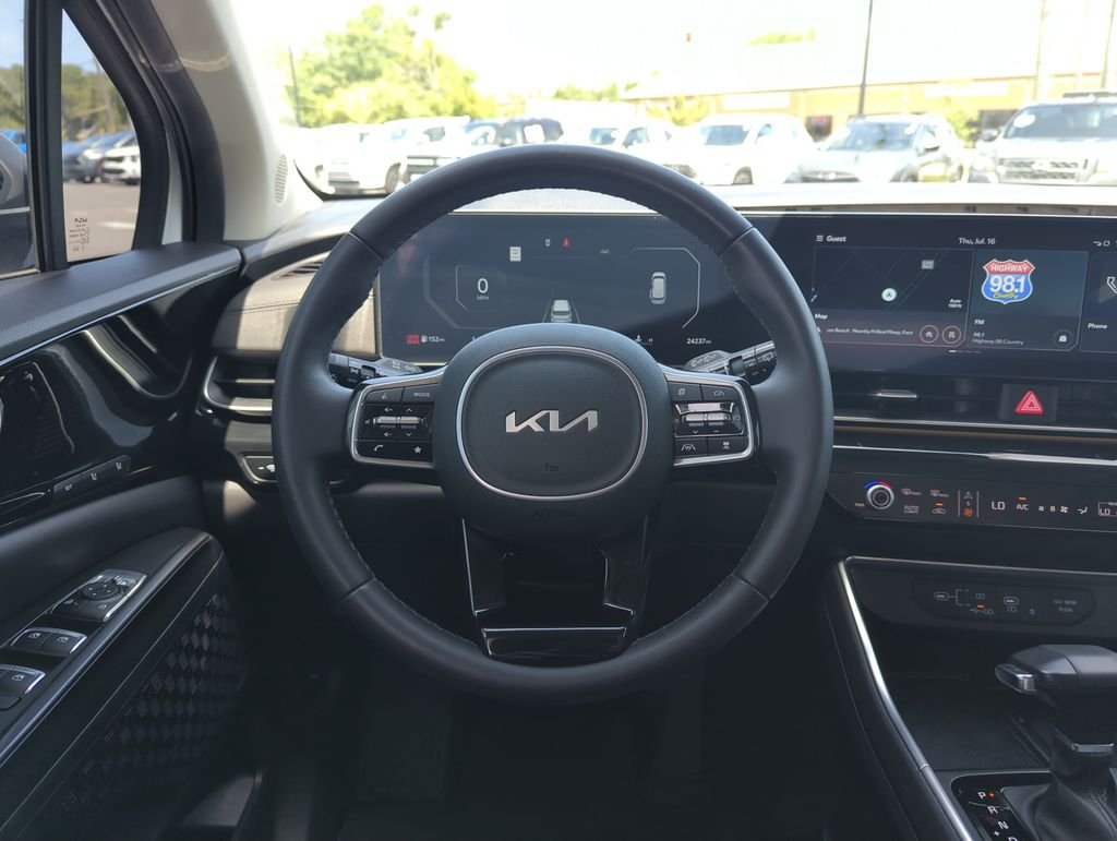 Used 2025 White Kia SX Prestige image 17