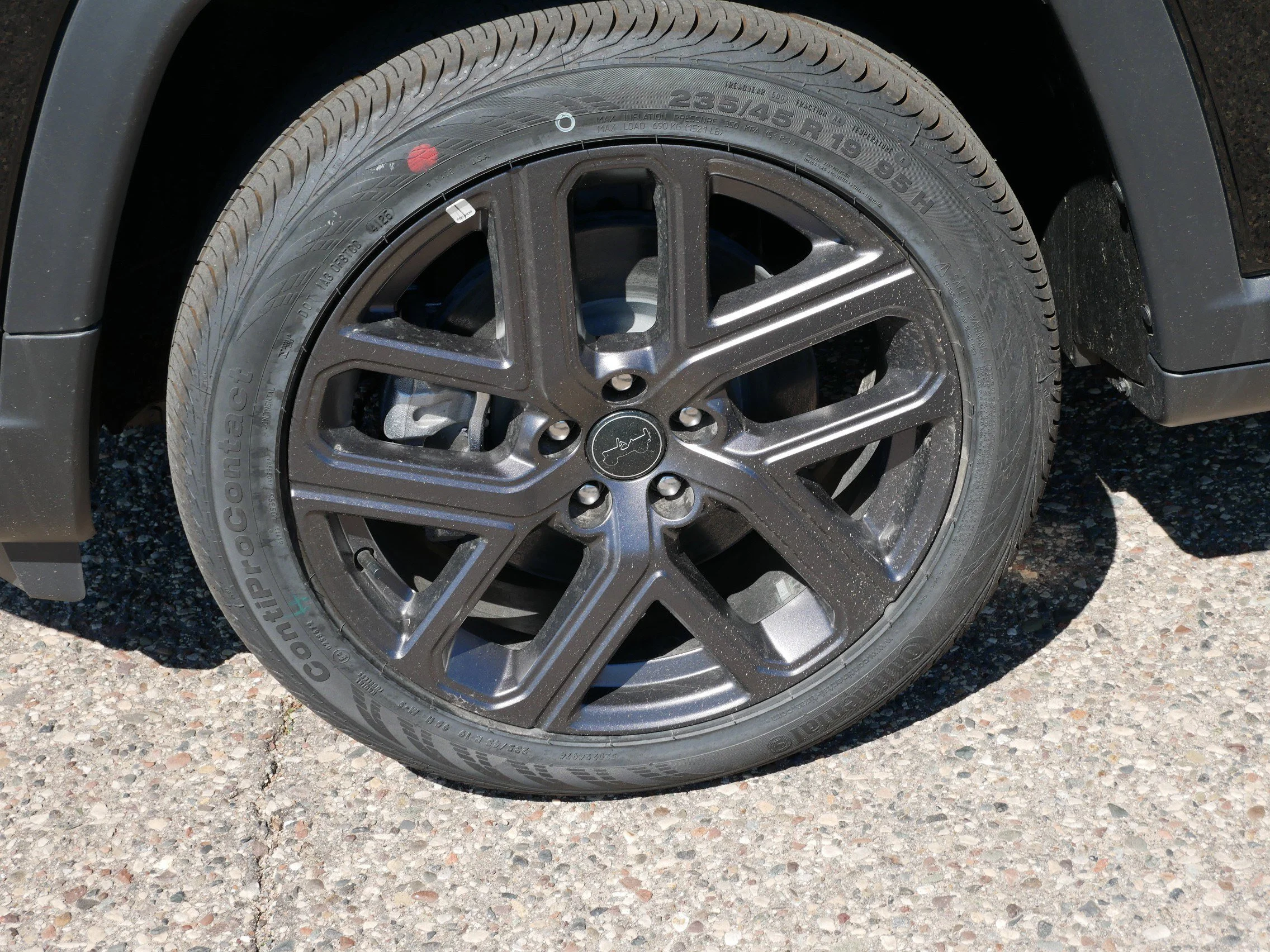 New 2026 Diamond Black Crystal Pearl-Coat Exterior Paint Jeep Latitude Altitude image 5