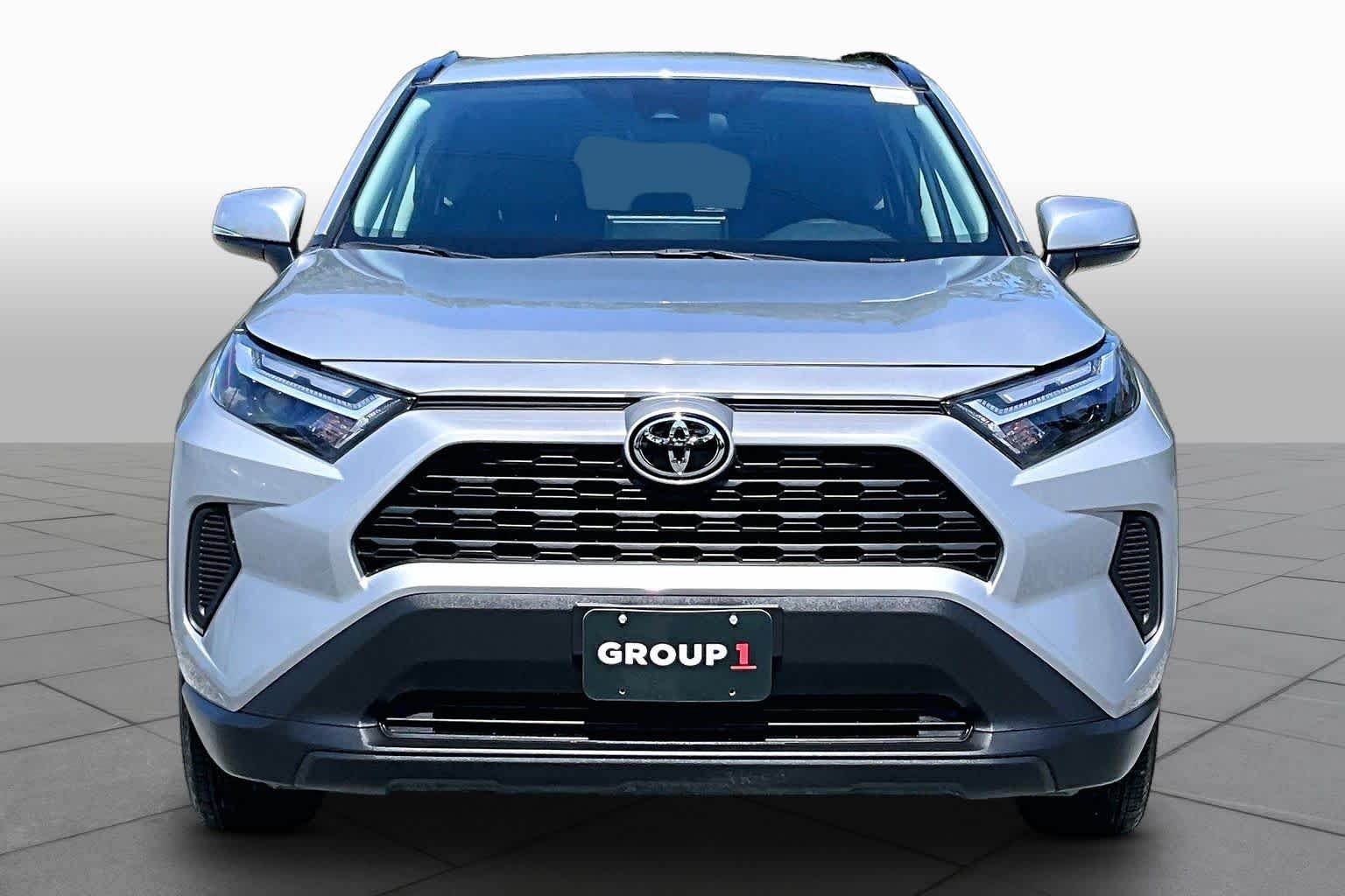 Used 2025 Silver Sky Metallic Toyota XLE image 4