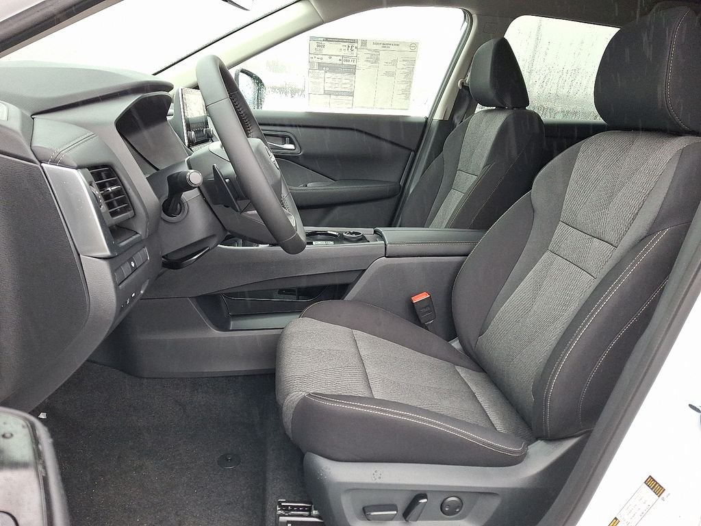 2026 Nissan Rogue — photo 8