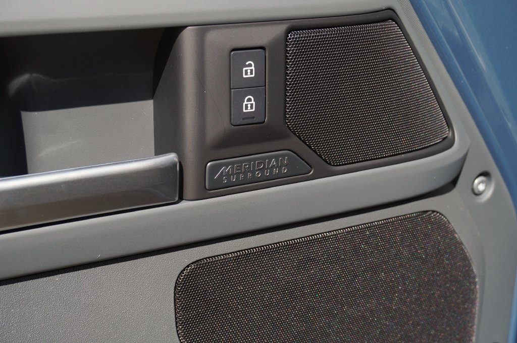 New 2026 Tasman Blue Land Rover X-Dynamic SE image 11