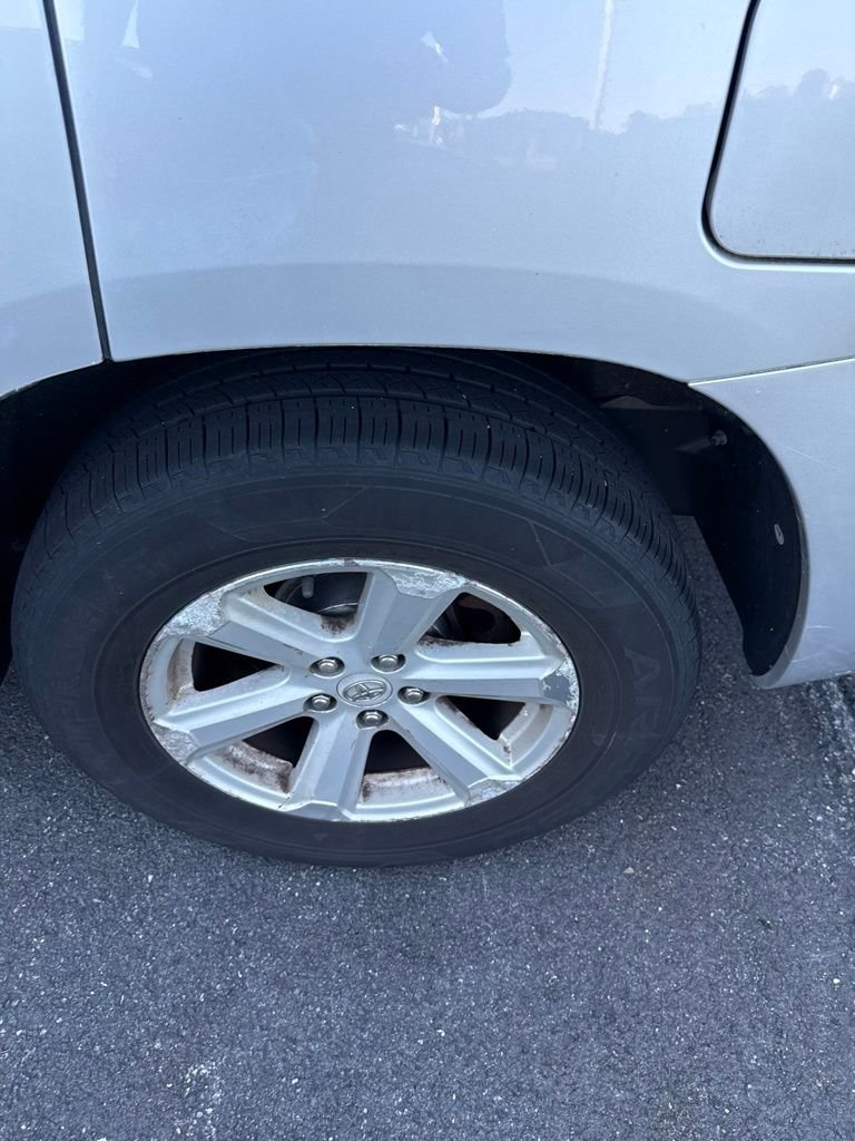Used 2010 Silver Toyota SE image 6