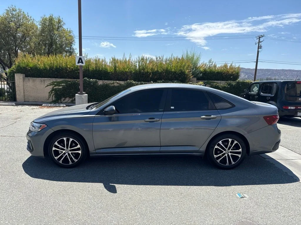 Used 2023 Gray Volkswagen 1.5T Sport image 5