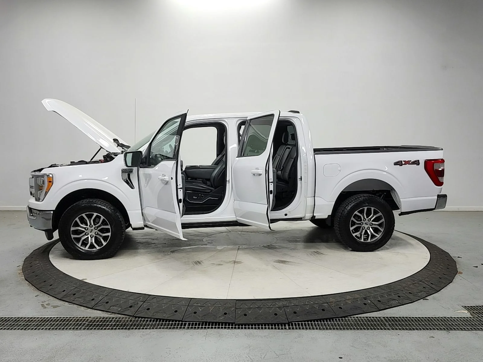Used 2021 White Ford Lariat image 12