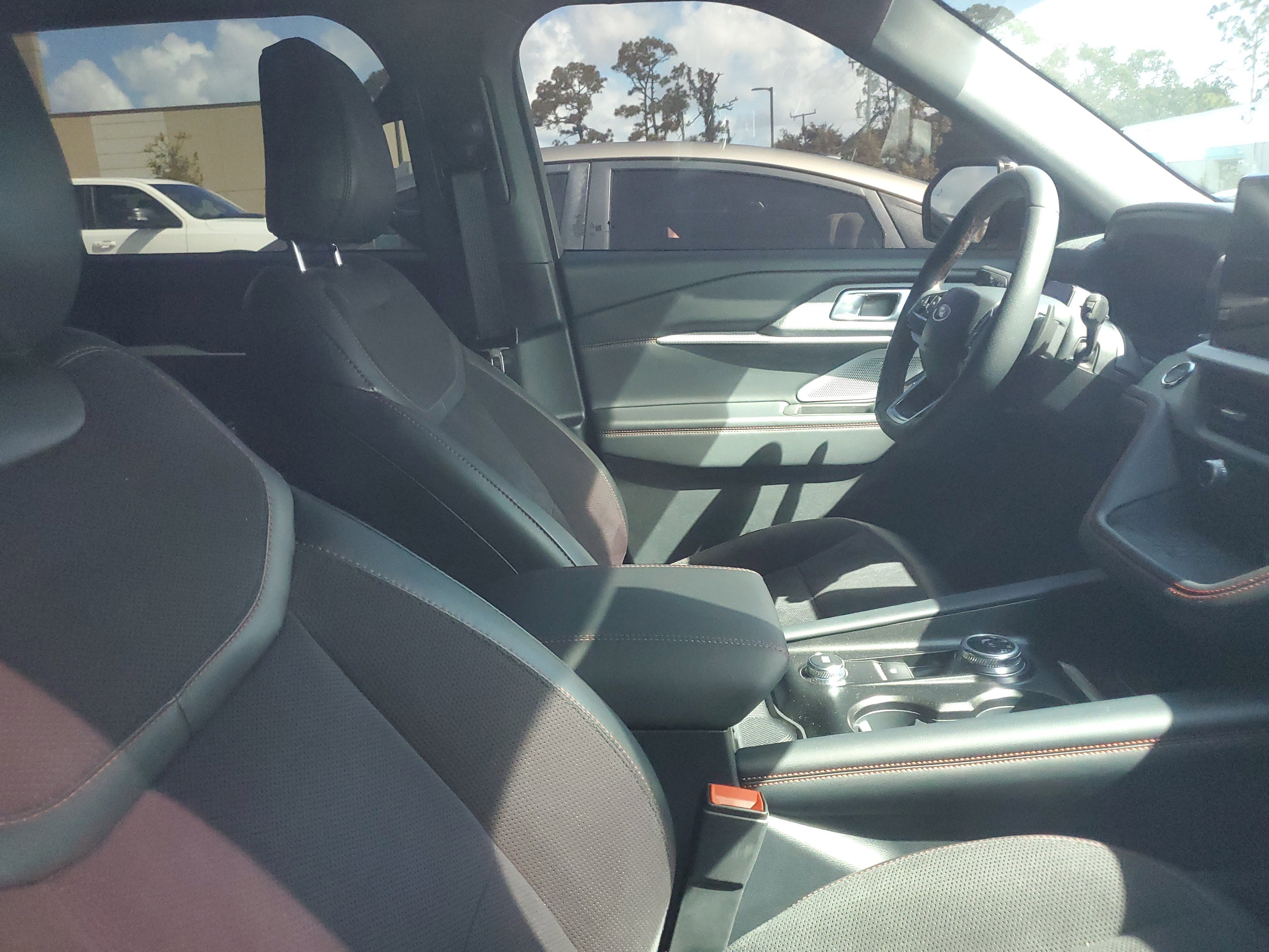 Used 2025 Vapor Blue Ford ST image 9
