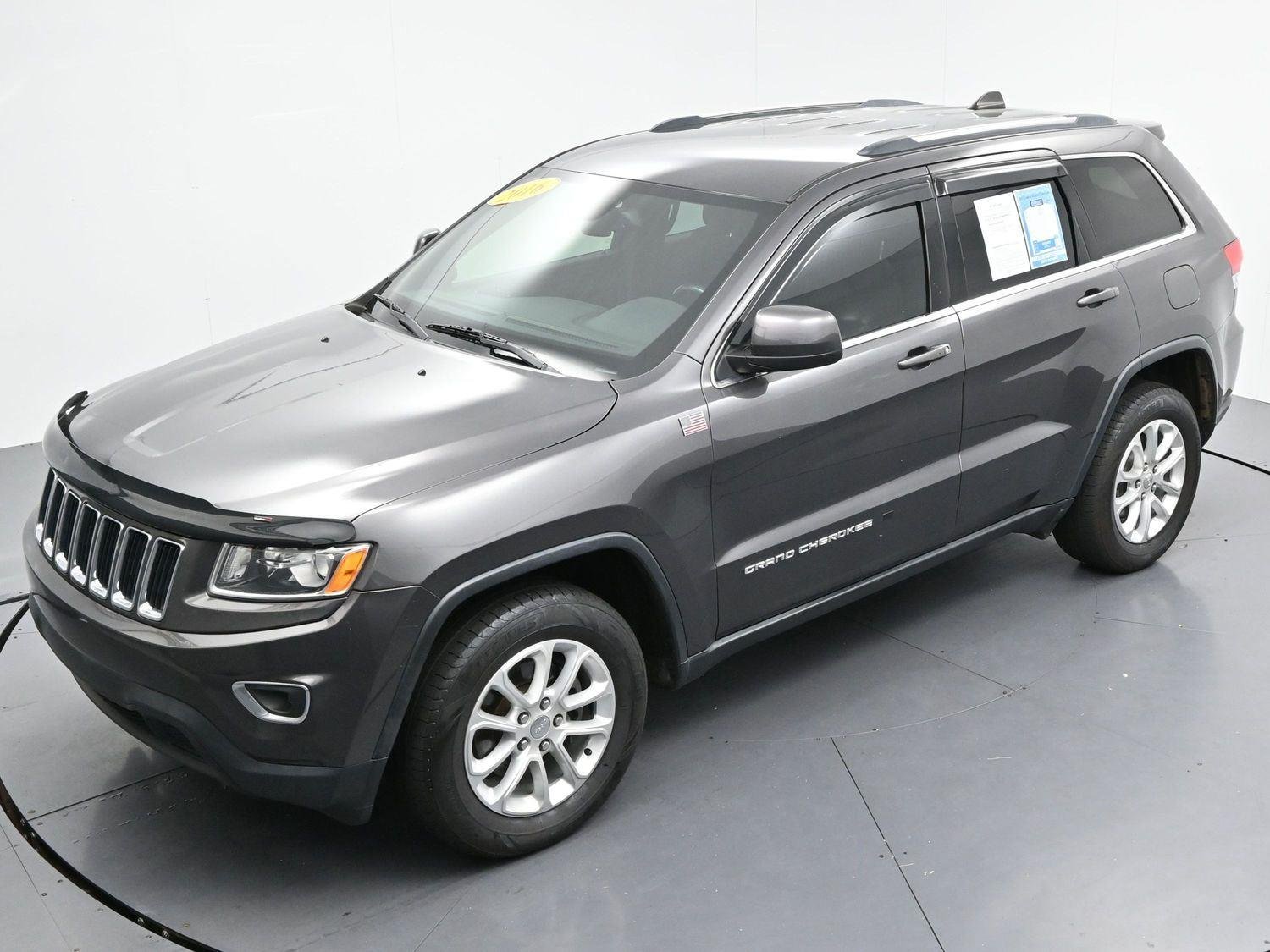 Used 2016 Granite Crystal Metallic Clearcoat Jeep Laredo image 36