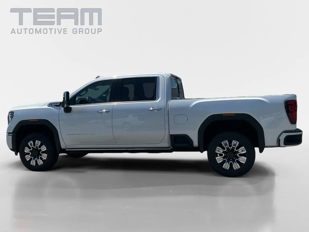 Used 2025 White Frost Tricoat GMC Denali image 4