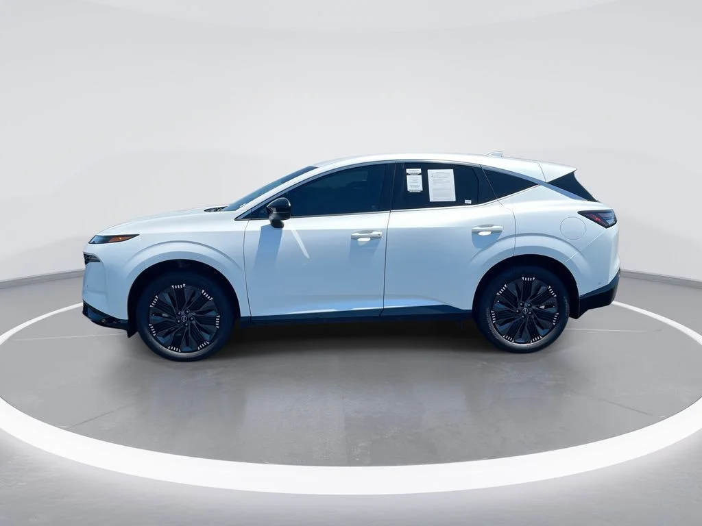 Used 2025 White Nissan Platinum image 5