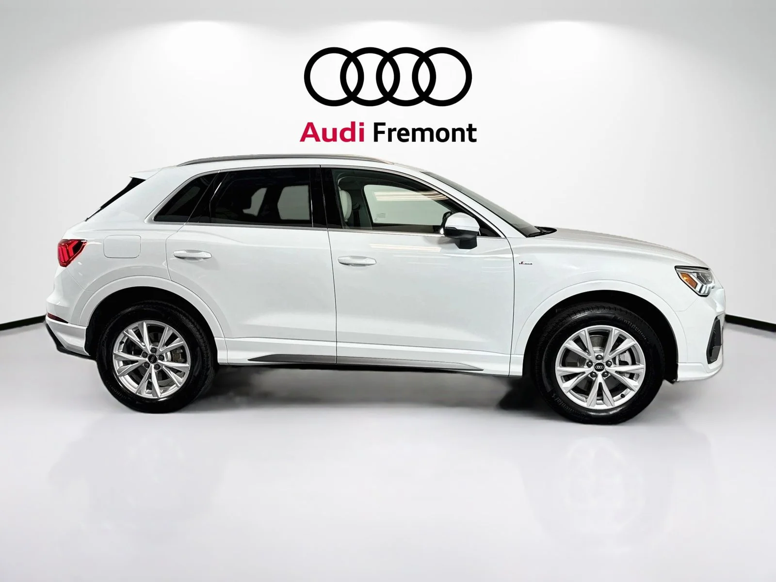 Used 2025 White Audi S line Premium image 4