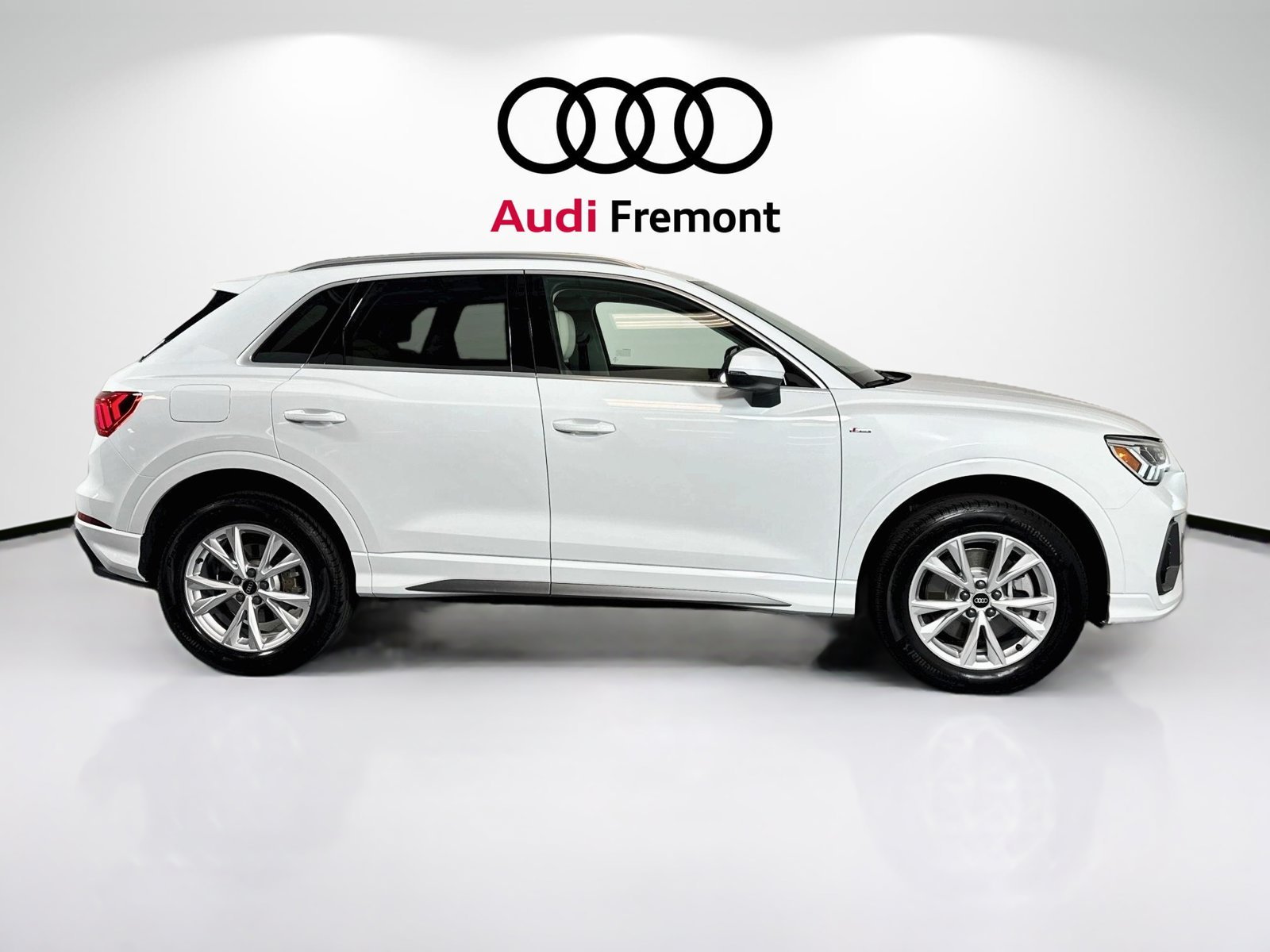 Used 2025 White Audi S line Premium image 4