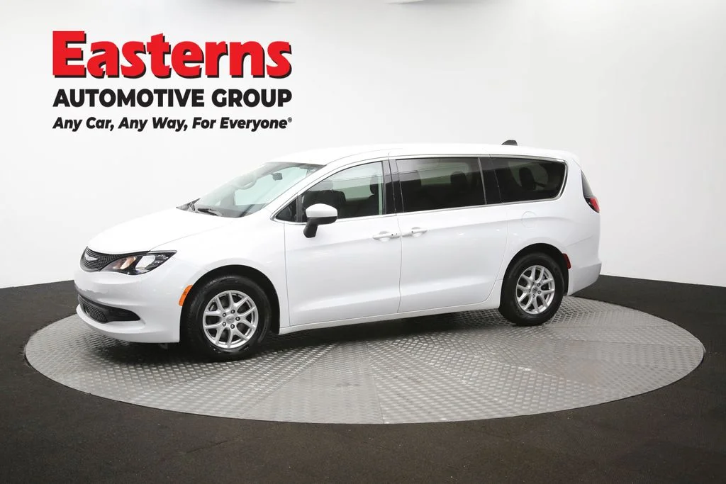 Used 2022 White Chrysler LX image 56