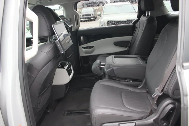 Used 2024 White Kia EX image 23