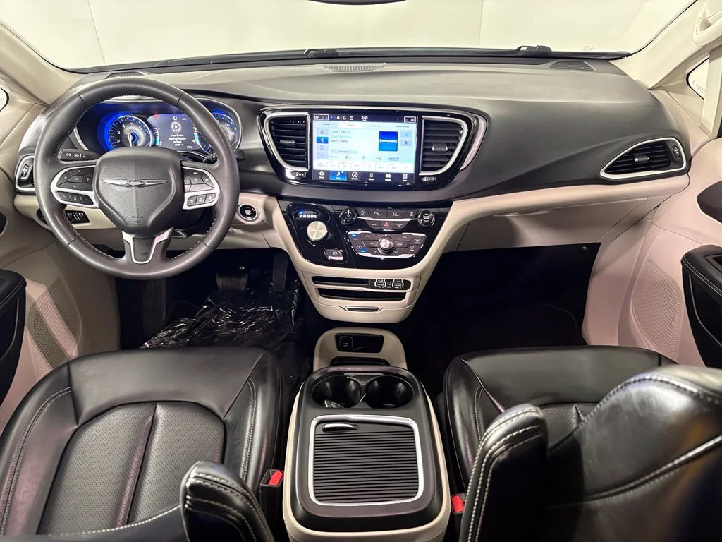 Used 2023 White Chrysler Touring L image 31