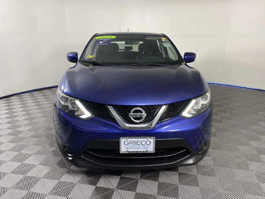 Used 2018 Caspian Blue Nissan S image 3
