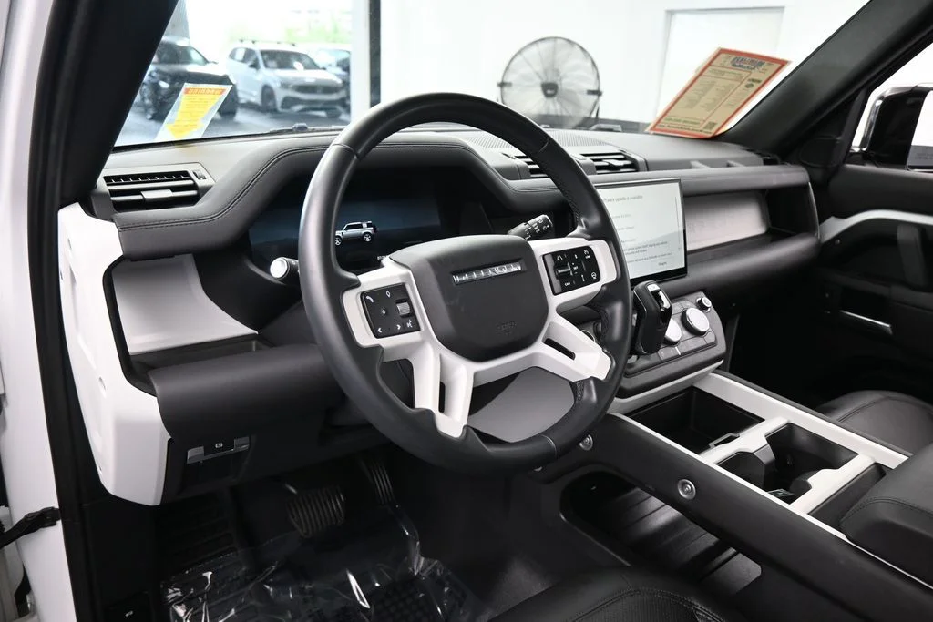 Used 2025 White Land Rover S image 12