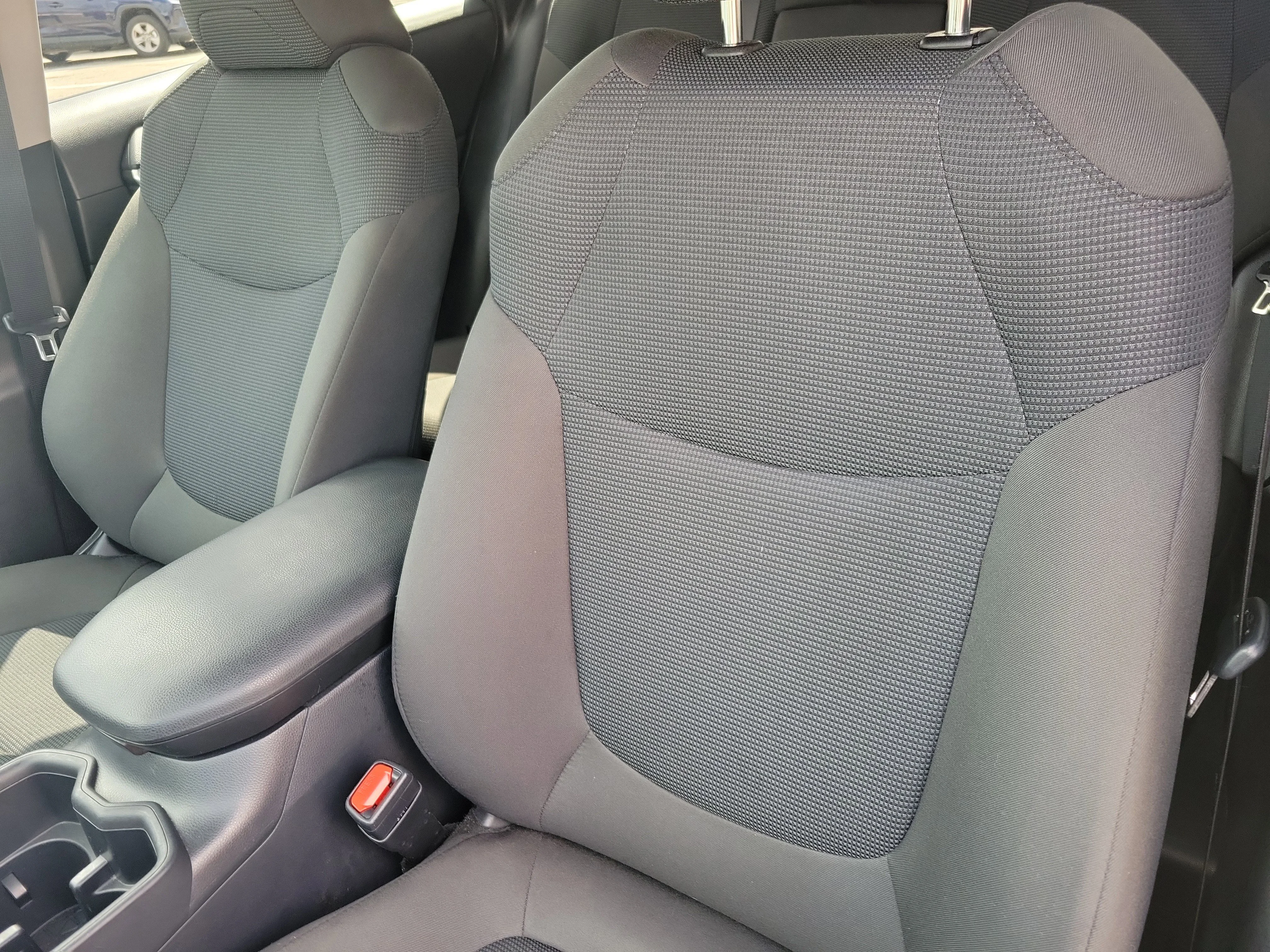 2025 Toyota RAV4 LE - Photo 7