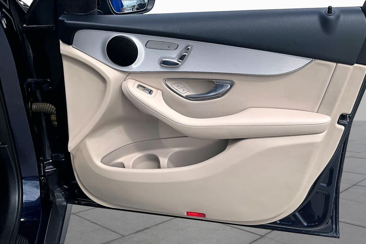 Used 2017 Lunar Blue Metallic Mercedes-Benz GLC 300 image 25