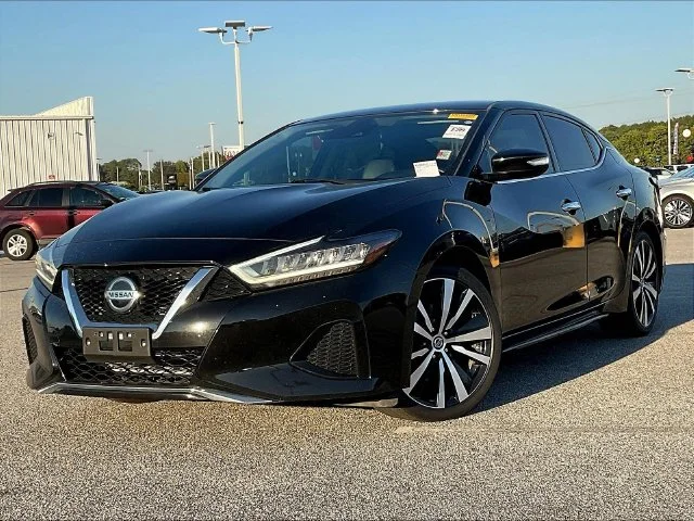 Used 2021 Black Nissan SV image 3