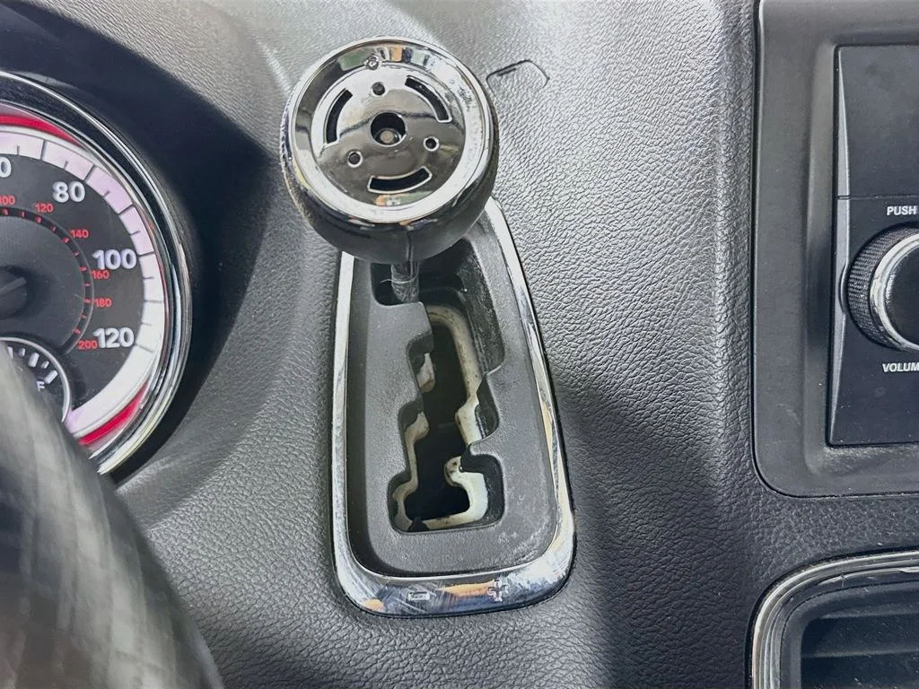 Used 2015 Silver Dodge SXT image 17