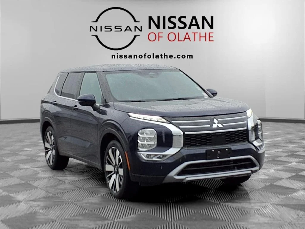Used 2025 Black Mitsubishi  image 31
