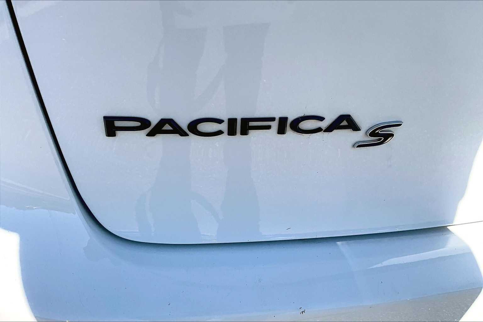 Used 2024 Bright White Clearcoat Chrysler Hybrid S Appearance Pkg image 30
