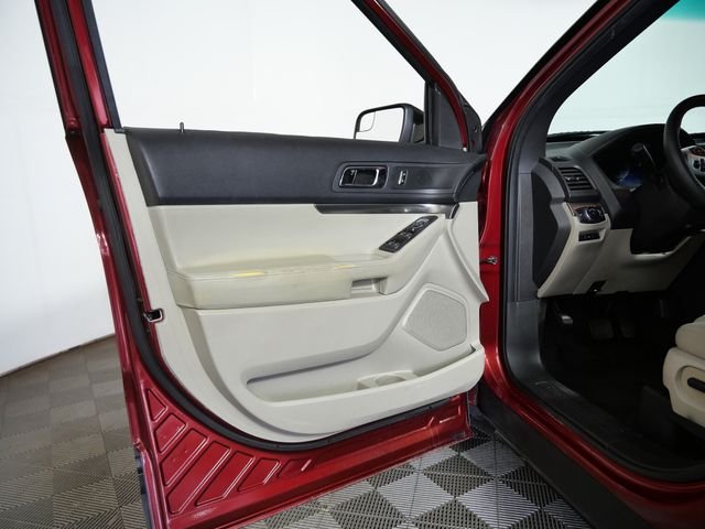 Used 2015 Red Ford Base image 16