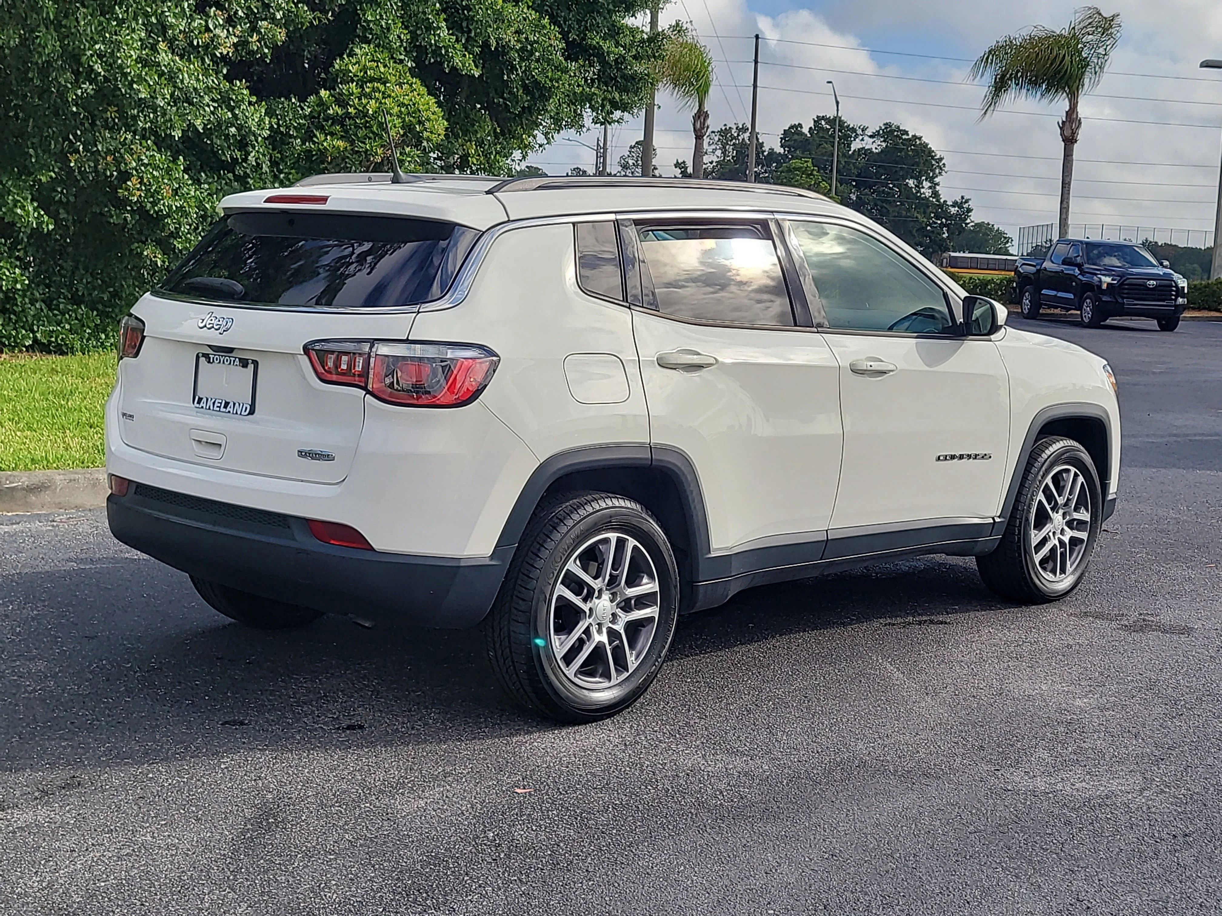 Used 2018 White Clearcoat Jeep Latitude image 15