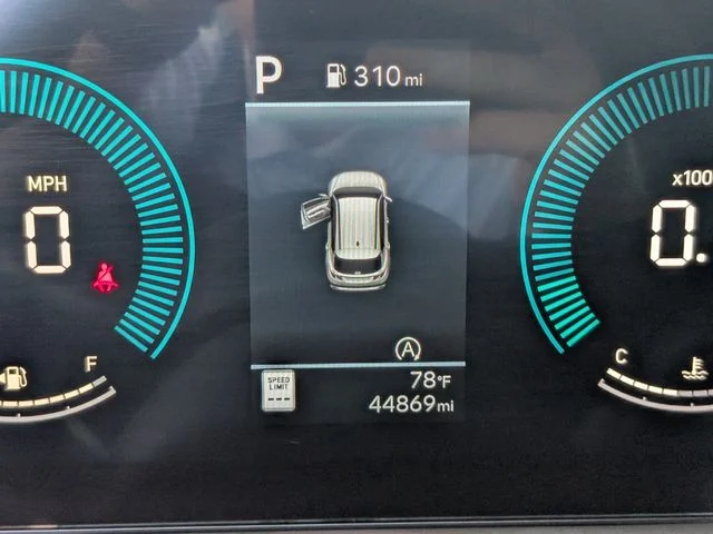 Used 2025 Gray Hyundai SEL image 34