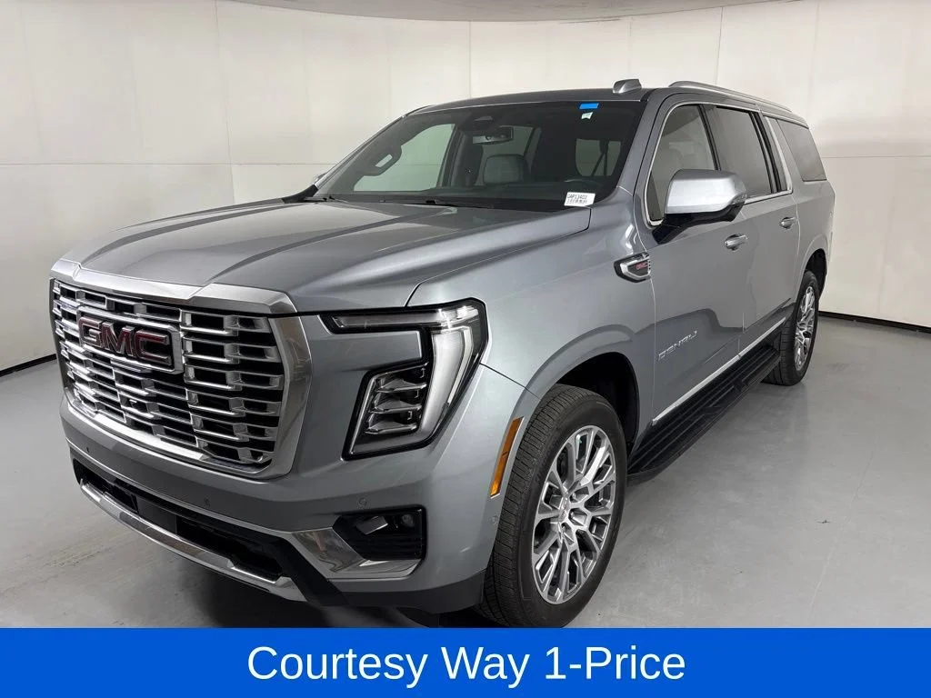 Used 2025 Sterling Metallic GMC Denali image 5