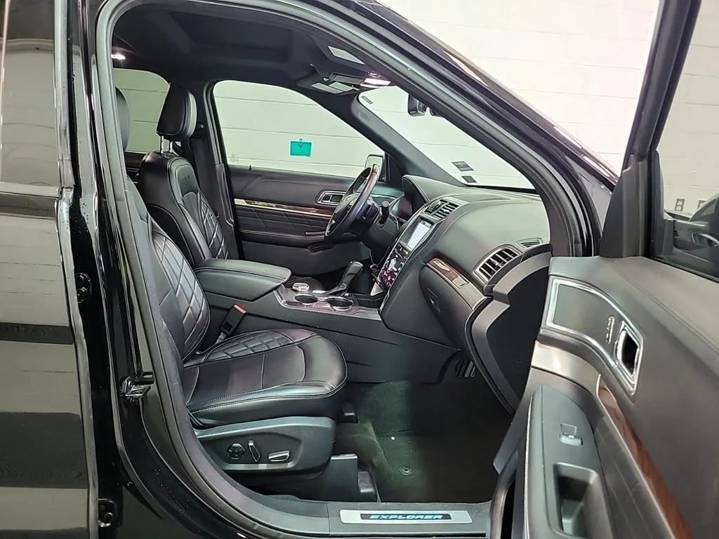 Used 2018 Black Ford Platinum image 2