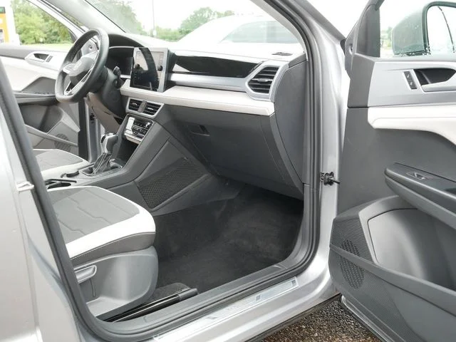 Certified Used 2025 Silver Volkswagen 1.5T SE image 20