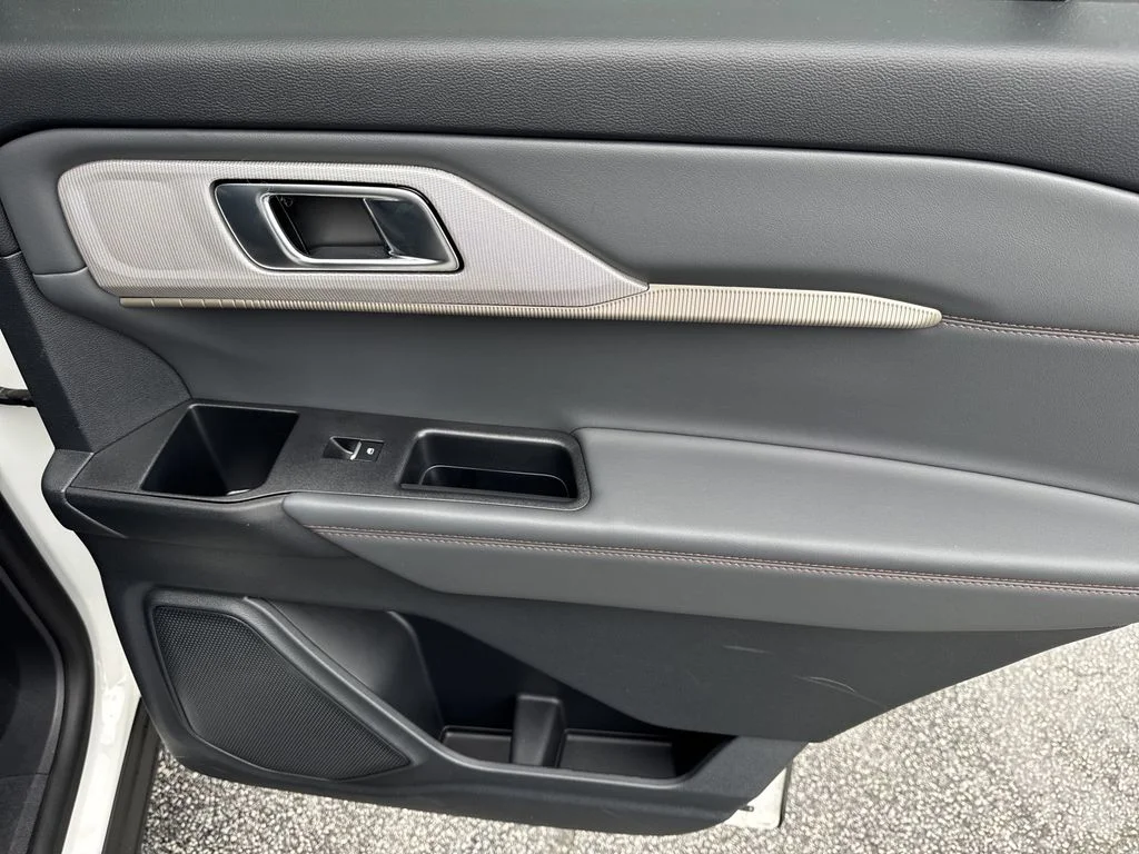 New 2026 Star White Metallic Tri-Coat Ford Active image 16