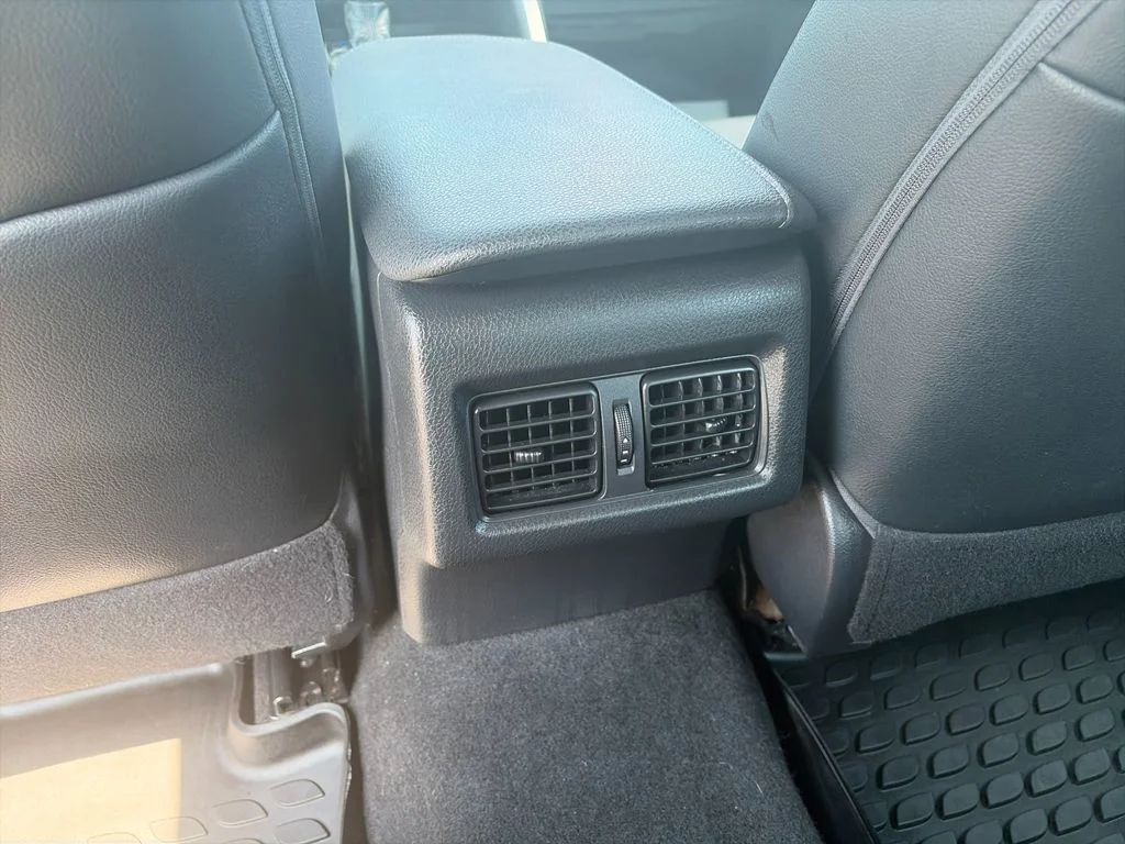 Used 2018 Black Toyota XSE V6 image 15