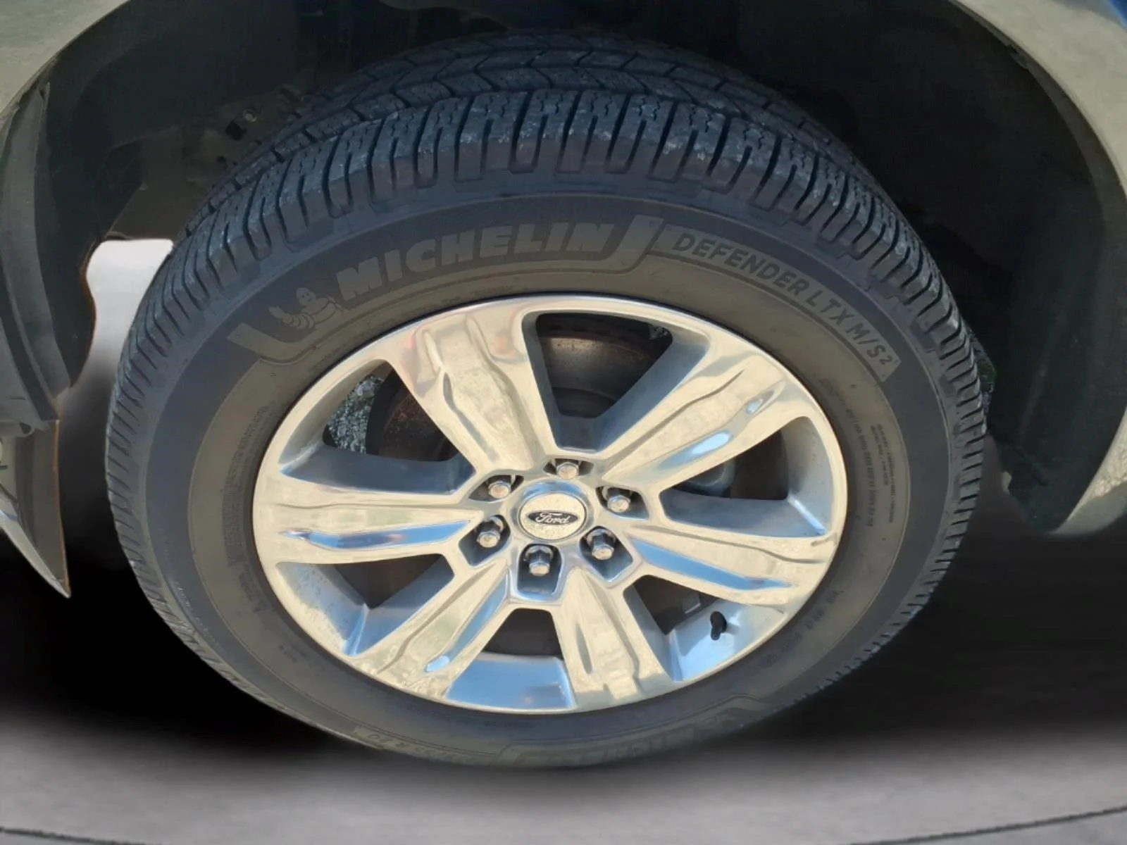 Used 2019 Magnetic Ford Platinum image 9
