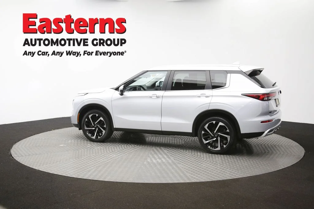 Used 2024 White Mitsubishi SE image 61