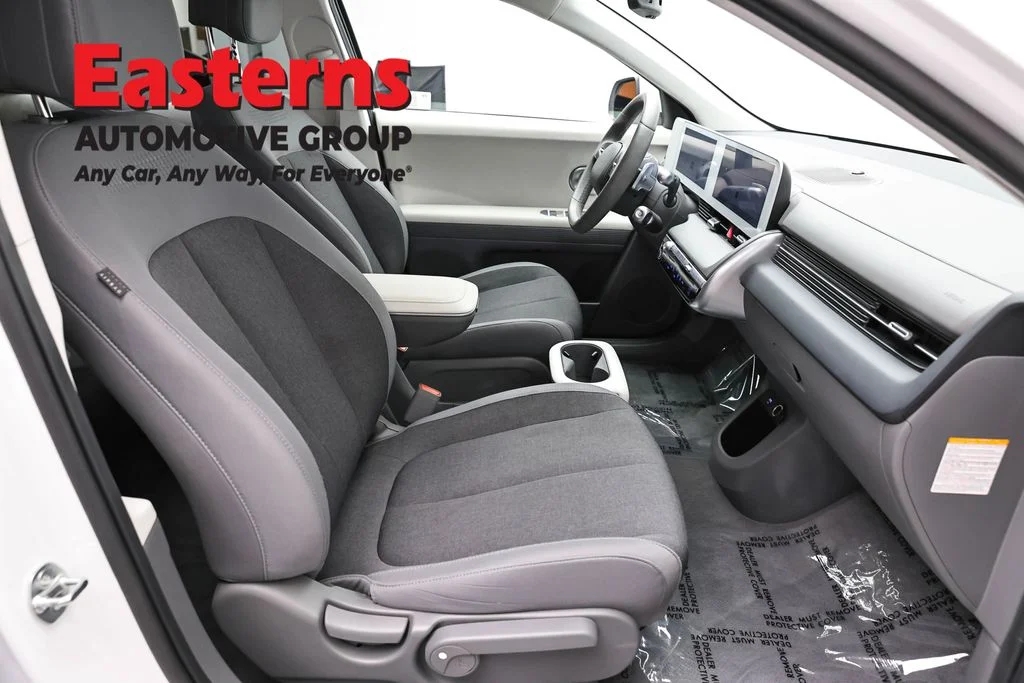 Used 2024 White Hyundai SEL image 22