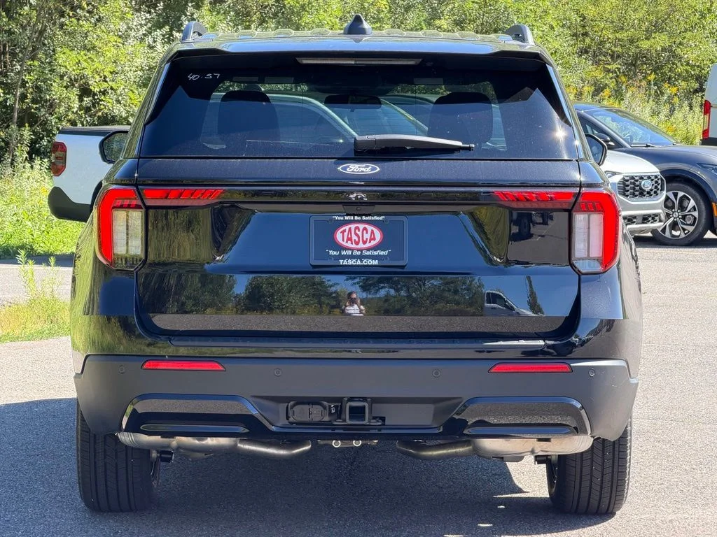 New 2027 Agate Black Metallic Ford ST-Line image 28