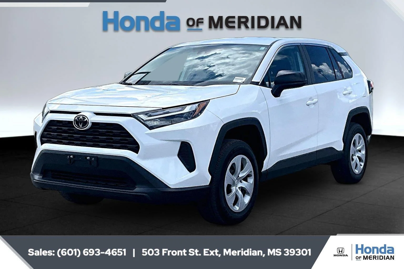 Used 2025 Ice Cap Toyota LE image 10