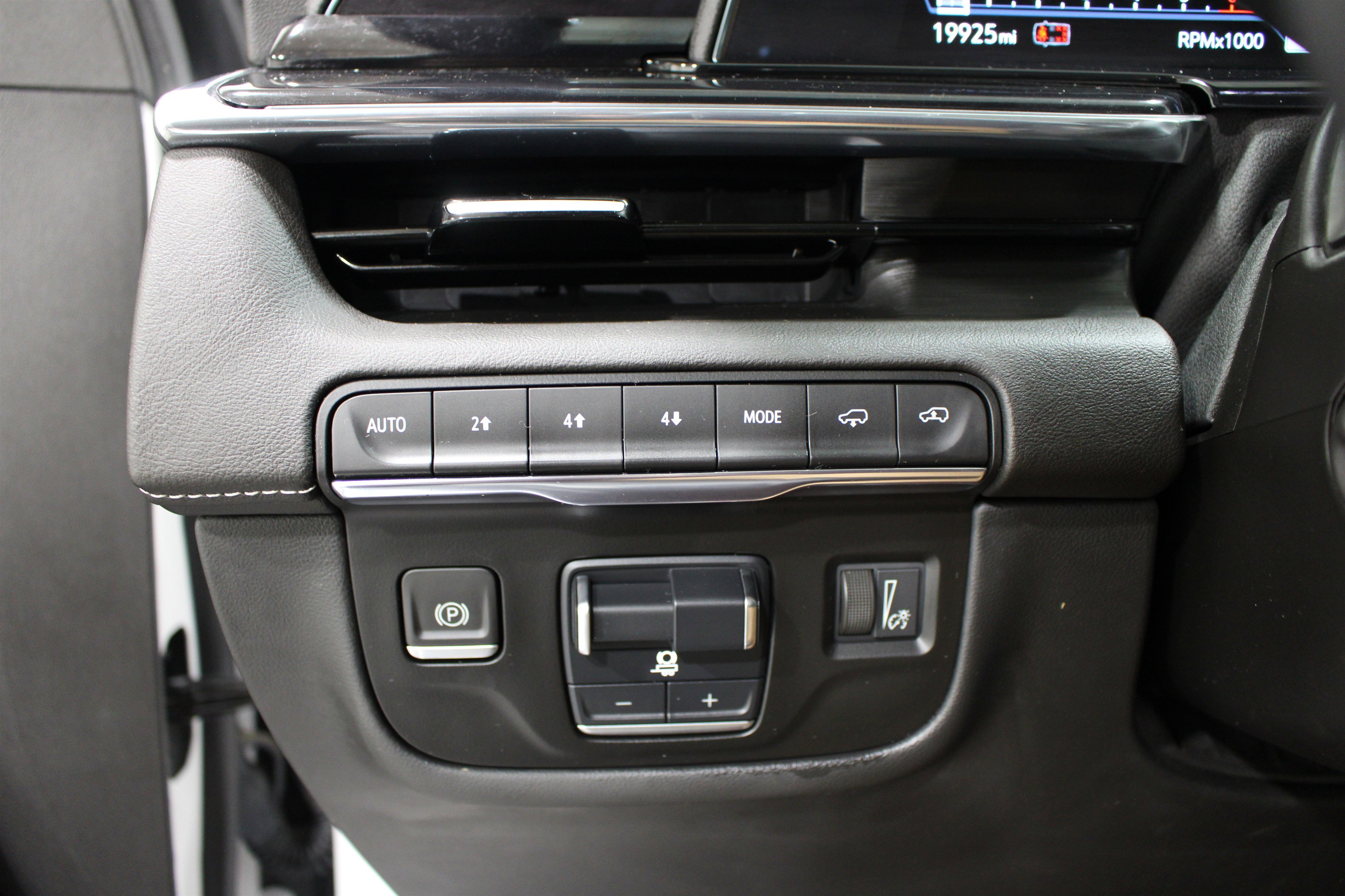 Used 2024 Crystal White Tricoat Cadillac 4WD Sport image 9