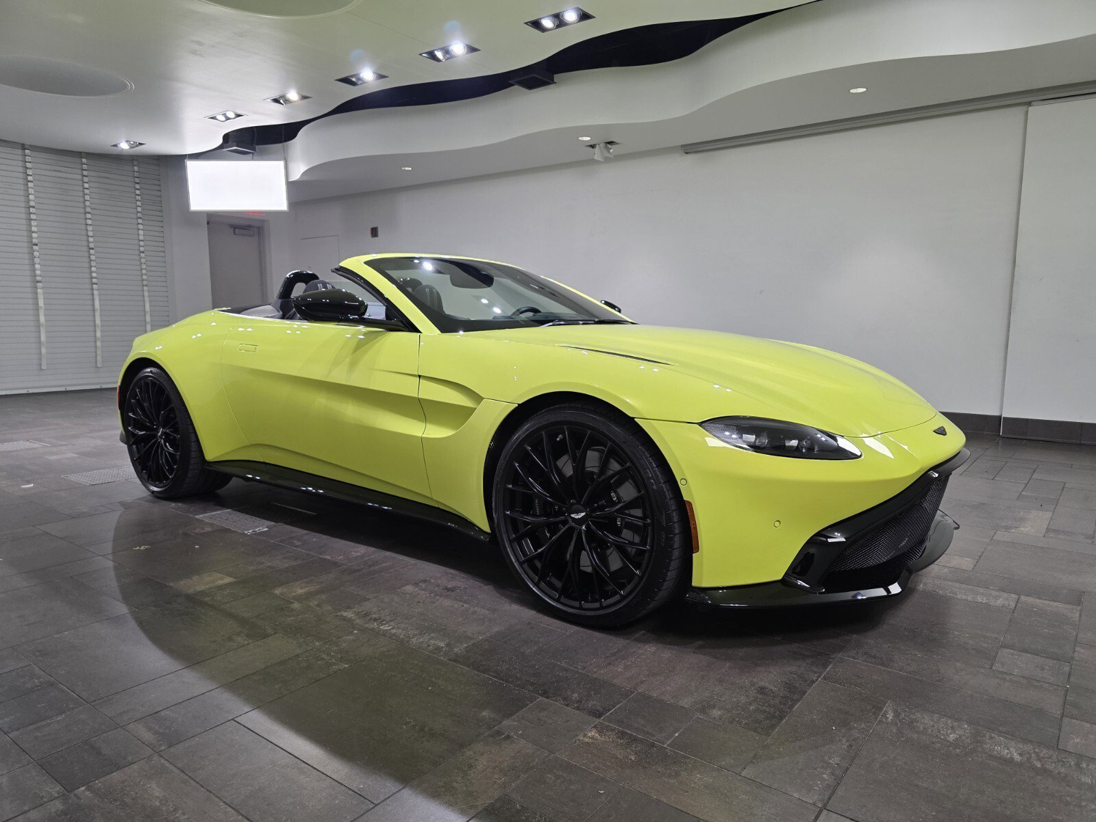 2023 Aston Martin Vantage F1 Roadster's photo