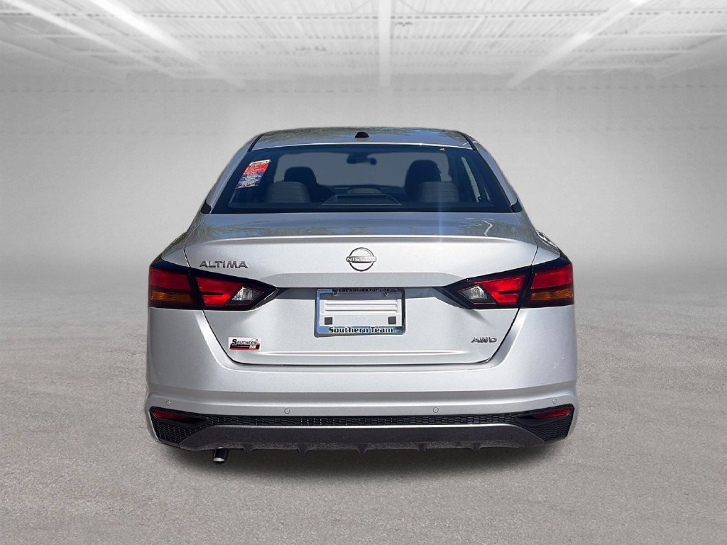 Used 2026 Brilliant Silver Metallic Nissan 2.5 SV image 5